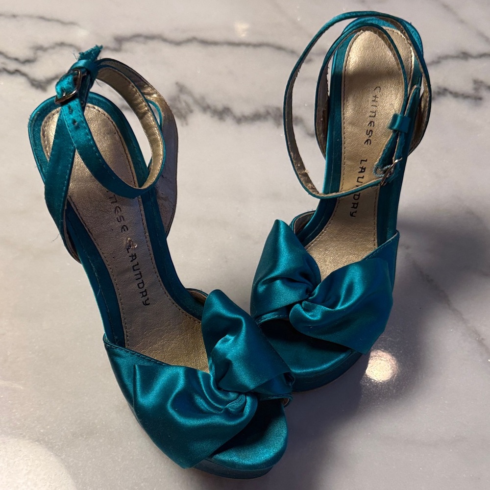 Chinese Laundry Turquoise Satin Heels